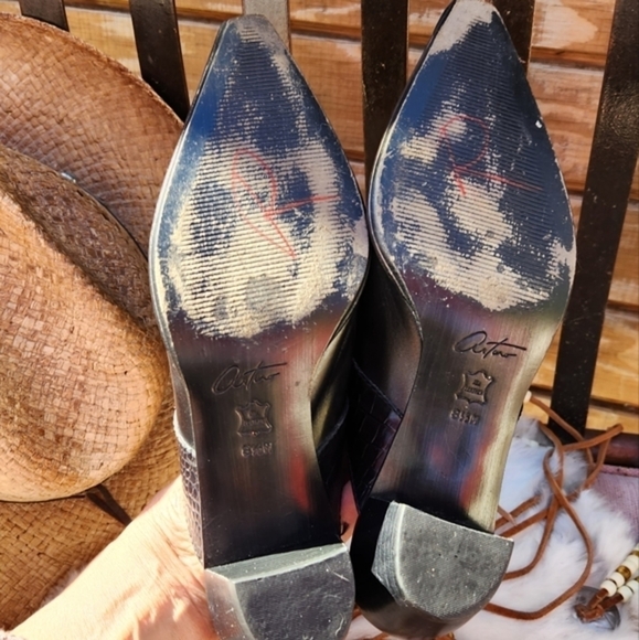 Arturo Chiang Mules - Picture 4 of 6